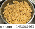 Quinoa cooked draining 143808463