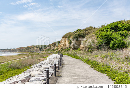 千葉縣銚子市:著名旅遊景點屏風浦的地質邊界及週邊景色。 千葉縣銚子市:著名旅遊景點屏風浦的地質邊界及週邊景色。 143808843