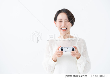女人在玩遊戲 143810610