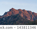 清晨的戶隱山脈，秋色絢麗。 143811346