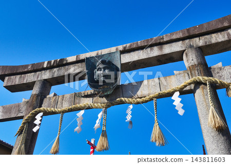 京都惠比壽神社：藍天下格外醒目的鳥居（京都府京都市東山區） 143811603