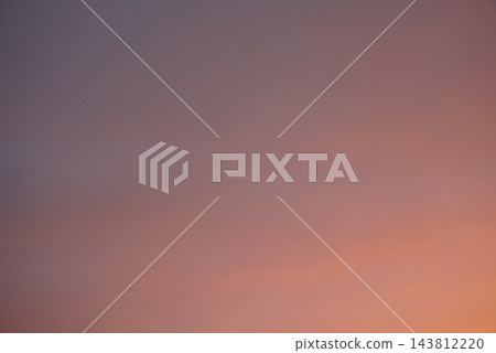 烏雲染成夕陽的顏色 烏雲染成夕陽的顏色 143812220