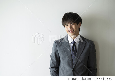 穿著西裝的年輕人的肖像 穿著西裝的年輕人的肖像 143812330