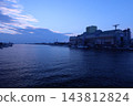 夕陽西下，努薩邁橋上的運河景色盡收眼底。 143812824