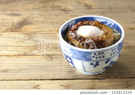 月見照燒漢堡蓋飯 月見照燒漢堡蓋飯 143813324