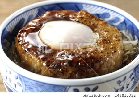 月見照燒漢堡蓋飯 月見照燒漢堡蓋飯 143813332