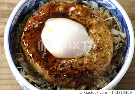 月見照燒漢堡蓋飯 月見照燒漢堡蓋飯 143813369