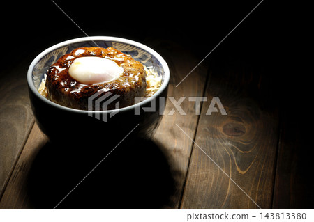 月見照燒漢堡蓋飯 月見照燒漢堡蓋飯 143813380