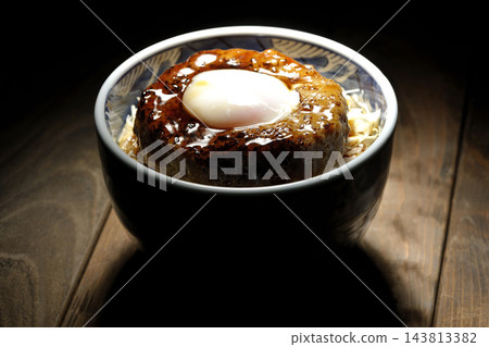 月見照燒漢堡蓋飯 143813382