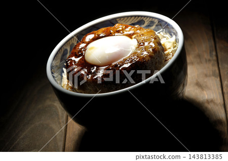 月見照燒漢堡蓋飯 月見照燒漢堡蓋飯 143813385