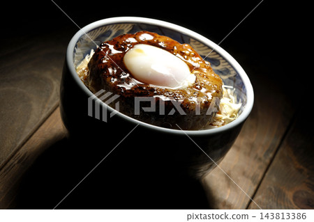 月見照燒漢堡蓋飯 月見照燒漢堡蓋飯 143813386