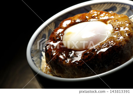 月見照燒漢堡蓋飯 月見照燒漢堡蓋飯 143813391