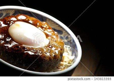 月見照燒漢堡蓋飯 143813393