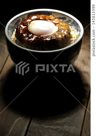 月見照燒漢堡蓋飯 月見照燒漢堡蓋飯 143813399