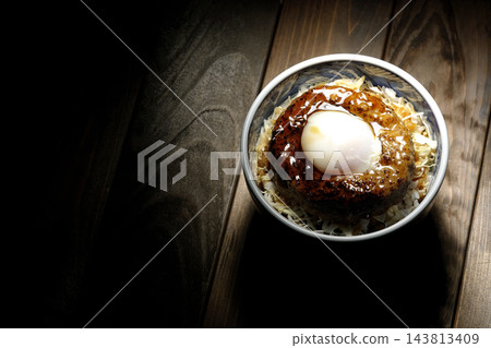 月見照燒漢堡蓋飯 月見照燒漢堡蓋飯 143813409