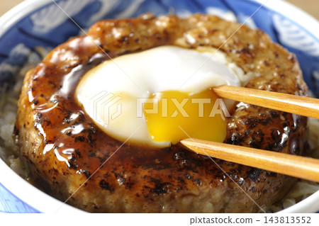 月見照燒漢堡蓋飯 月見照燒漢堡蓋飯 143813552