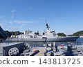 從試驗艦「飛鳥號後方看的驅逐艦「摩耶號」 143813725