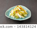 略微醃製過的切絲大白菜 143814124