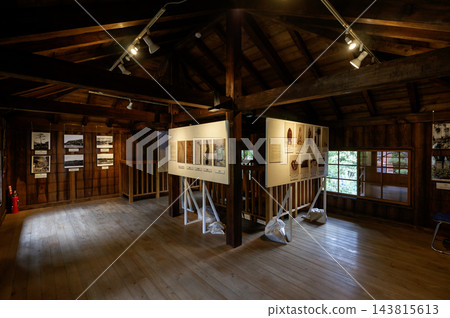 東京都中野區松丘1丁目中野哲學館公園「無盡藏」二樓內部景觀 東京都中野區松丘1丁目中野哲學館公園「無盡藏」二樓內部景觀 143815613