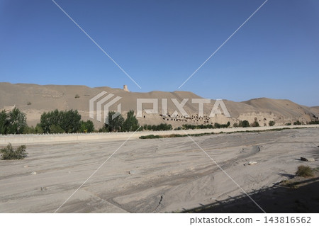 敦煌莫高窟景色,中國絲路 敦煌莫高窟景色,中國絲路 143816562