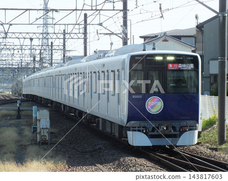 東武鐵道90000系列列車91002號抵達高坂站 143817603