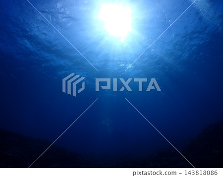太陽從海上升起 143818086