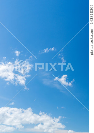 夏日清爽的藍天與漂浮的夏雲 70 夏日清爽的藍天與漂浮的夏雲 70 143818365