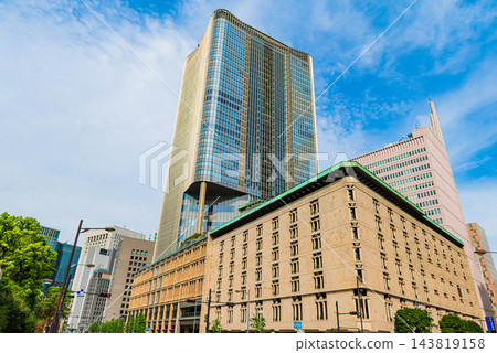 日本生命日比谷大廈及背景中的城市景觀 143819158