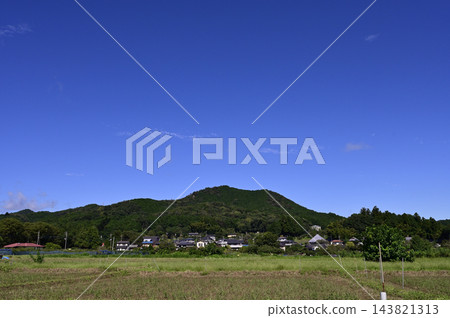 從金澤田看到的日和田山 從金澤田看到的日和田山 143821313