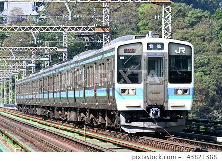 中央幹線上的本地列車 中央幹線上的本地列車 143821388