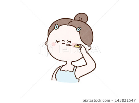 一位女士正在用髮夾別住瀏海,並為睫毛塗睫毛膏(眼妝過程)。 一位女士正在用髮夾別住瀏海,並為睫毛塗睫毛膏(眼妝過程)。 143821547