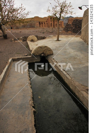 伊朗，伊斯法罕附近：坎兒井（人工水道）、商隊旅館（中世紀商隊客棧）。 143824185