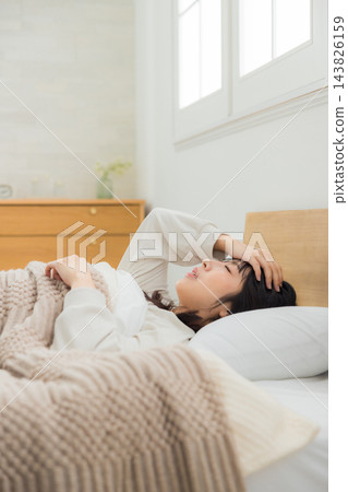 睡在床上的女人 睡在床上的女人 143826159