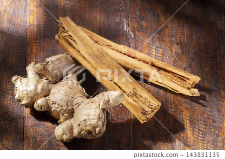 cinnamon chips on rustic wood, close-up view cinnamon chips on rustic wood, close-up view 143831135