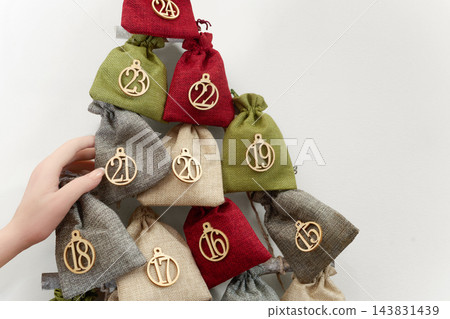 Christmas advent calendar with numbered fabric gift bags Christmas advent calendar with numbered fabric gift bags 143831439