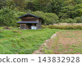 A hut and a field 143832928