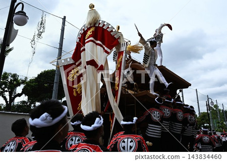大阪岸和田花車節前往神社的遊行 大阪岸和田花車節前往神社的遊行 143834460