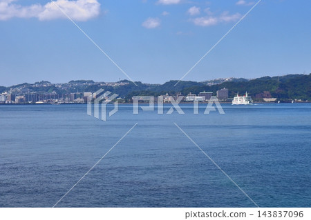 從櫻島熔岩渚公園眺望鹿兒島市（鹿兒島縣鹿兒島市） 143837096