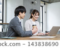 會議、面試、研討會、男性和女性 143838690
