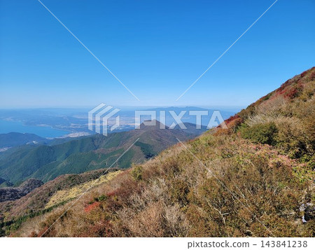 秋色漸濃，從妙健山上可以眺望橘灣和諫早灣。 143841238