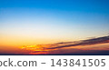 深秋夕陽西下後，西方天空的簡單景色。 143841505