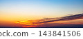 深秋夕陽西下後，西方天空的簡單景色。 143841506