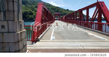 愛媛郡大洲市長濱町的紅橋(長濱大橋) 愛媛郡大洲市長濱町的紅橋(長濱大橋) 143841626