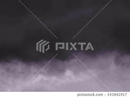 暴風雲在漆黑的天空中飄蕩 143842917