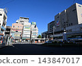東京龜有站前，陽光明媚，晴朗的一天。 143847017