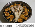 清洗蘑菇 143850369