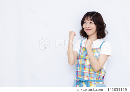 家庭主婦做拳頭泵 143855139