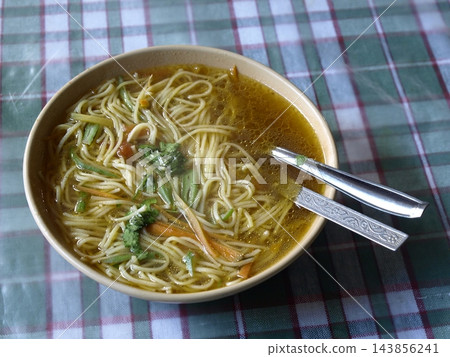 藏式麵條湯(Thukpa)。 藏式麵條湯(Thukpa)。 143856241