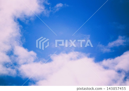 與雲彩的藍天 與雲彩的藍天 143857455