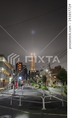 夜晚的天空樹 143857724